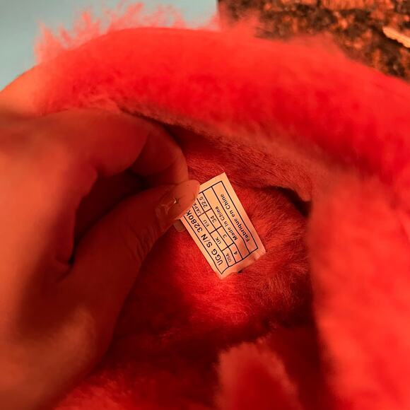 UGG Australia Kids Peach Satin Bow Bailey Button Size 4 - Picture 7 of 7